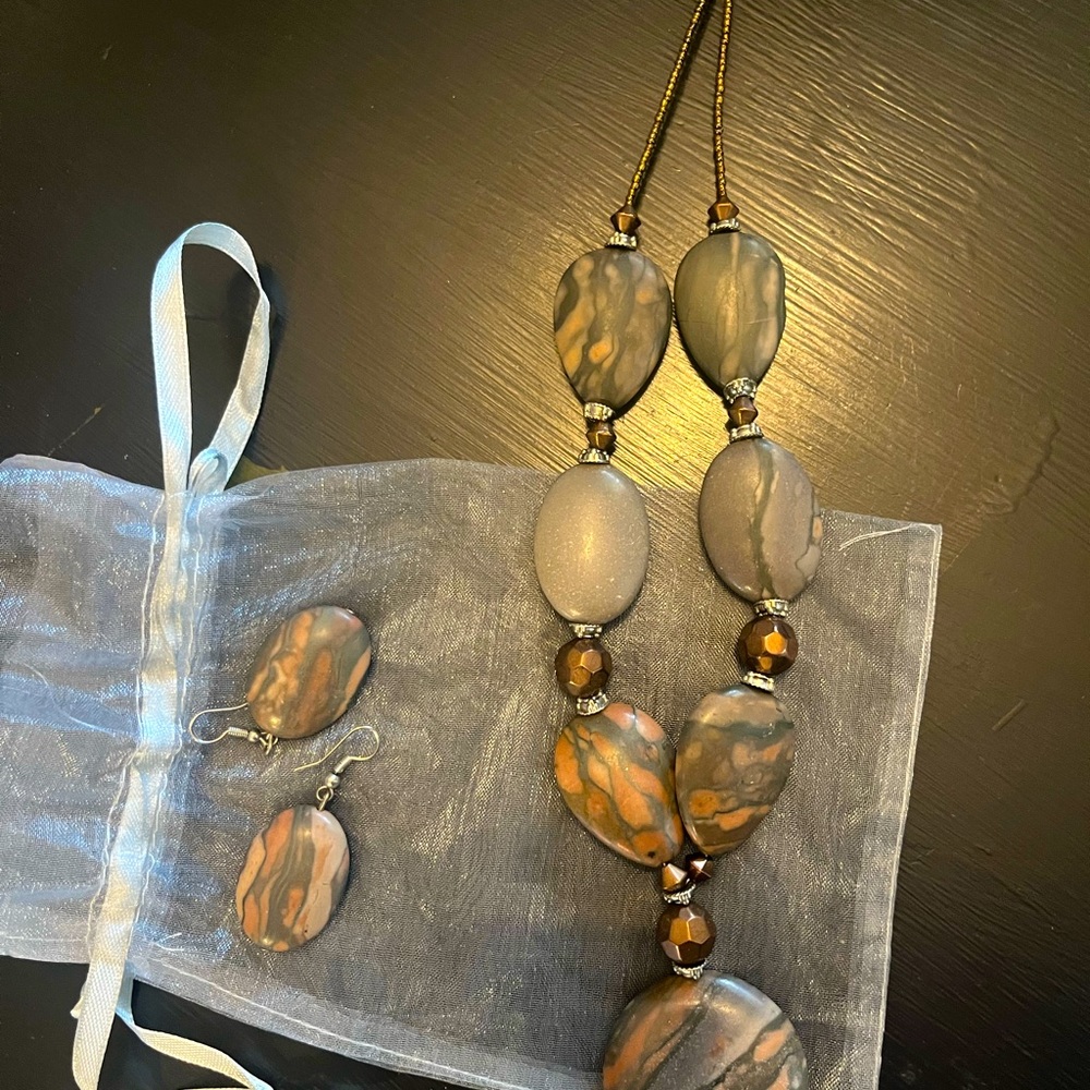Necklace and earring set